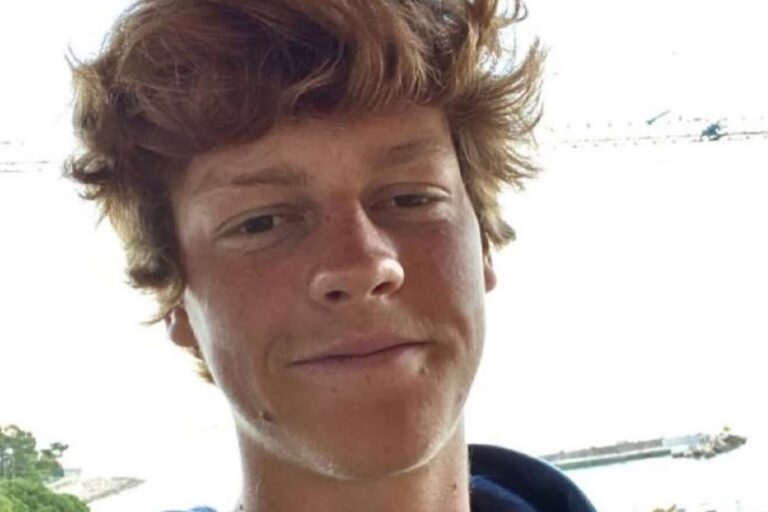 Jannik Sinner sorridente